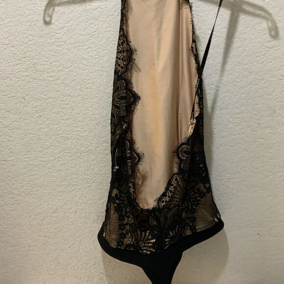 Majorelle Revolve Sarah Black Floral Print Lace Halter Open Back Bodysuit size S - Picture 8 of 10